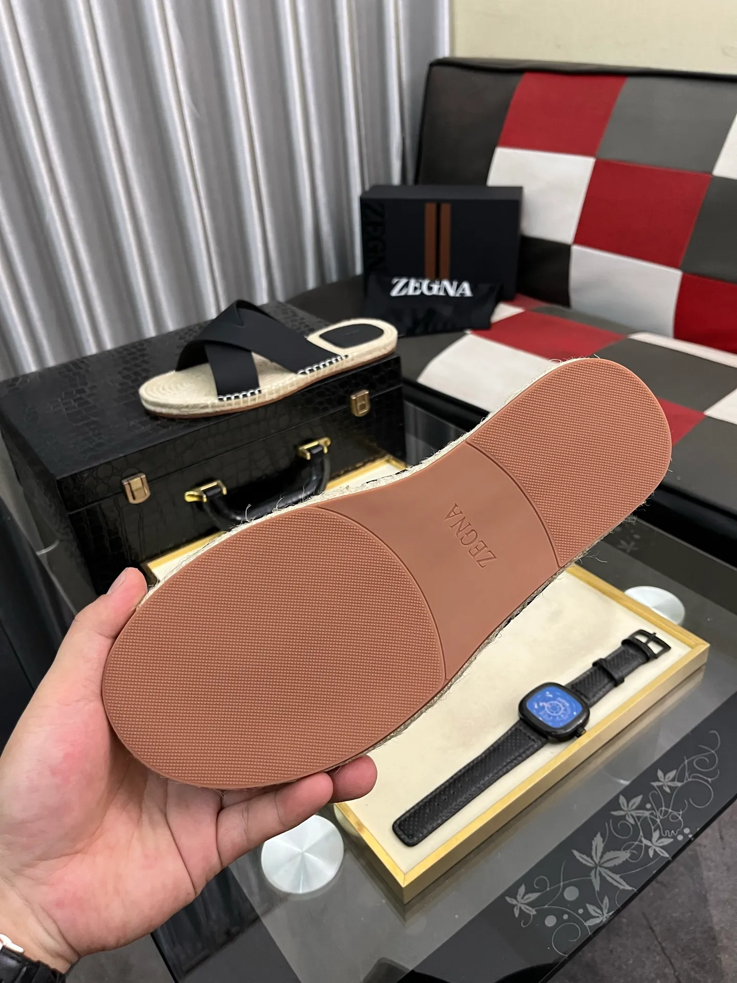 Men's shoes 💰320⌚️⌚️《HERMES》Hermès 💁♂️Men's casual slippers, compare the quality at the counter🧚🏿♂️ The upper layer has a stone pattern with clear texture, showing high-end, high-end, comfortable to wear and versatile. Purely hand-pulled, raw rubber breathable outsole, breathable and comfortable lambskin lining, 100% comfortable density, original rubber outsole wear-resistant code number 38-44. Can be customized 45-46-47